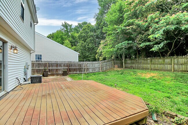Building Photo - 5227 Silabert Ave