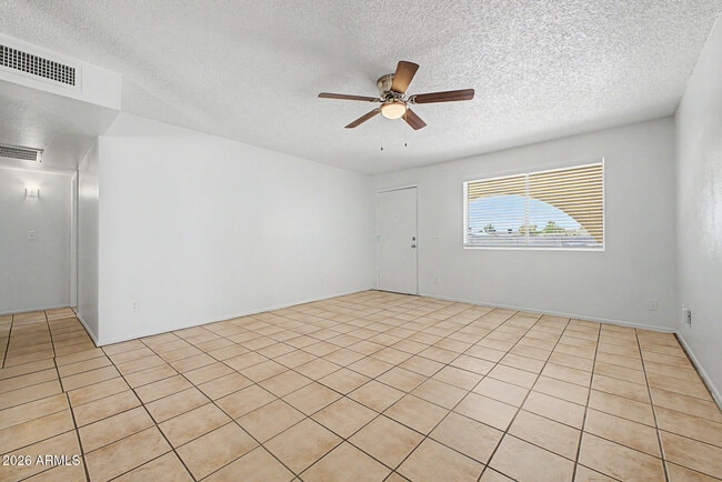 Building Photo - 7014 W Palo Verde Dr