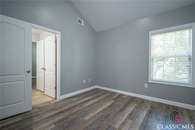 Building Photo - 168 Putters Dr