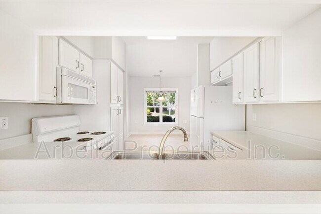 Building Photo - 211 University Pkwy