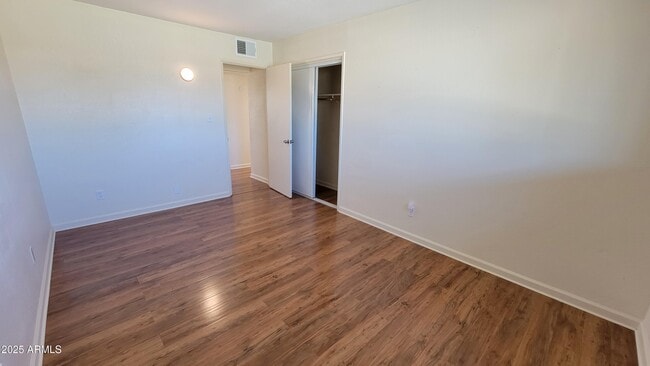 Building Photo - 5149 Paseo Las Palmas