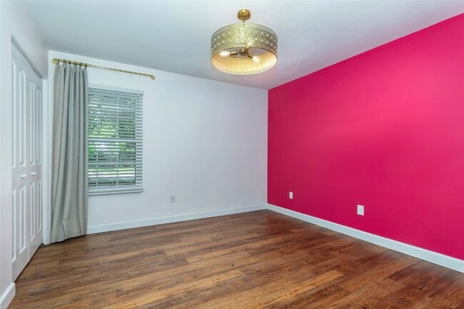 Building Photo - 9608 Bent Pine Dr