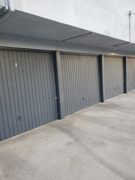 Building Photo - 4531 Hazeltine Ave