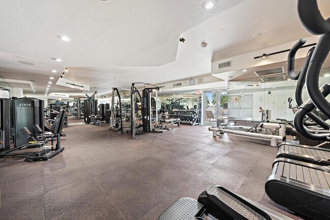 Building Photo - 1551 N Flagler Dr