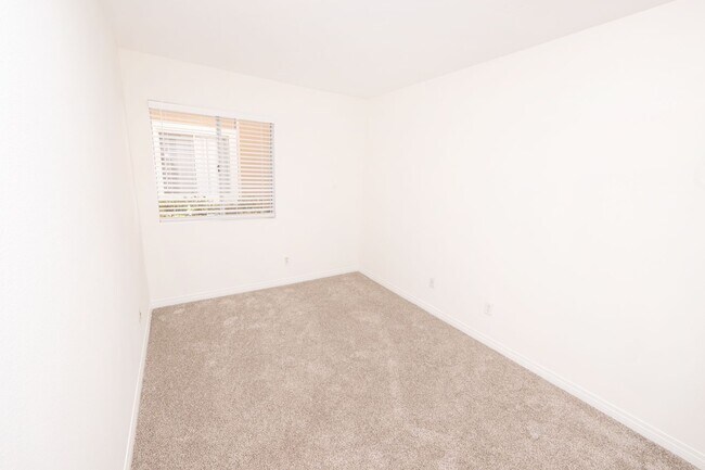 Building Photo - Move in Special: Spacious Downstairs Unit 3BR/2BA - 1/2 off FIRST Month Rent.