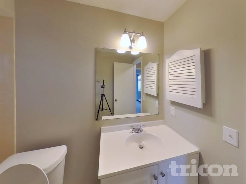 Building Photo - 2001 Deborah Dr