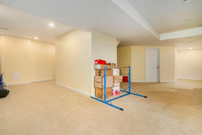 Building Photo - 7848 Trotters Park St
