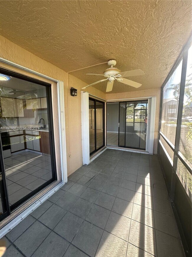 Building Photo - 1080 N Franklin Ave