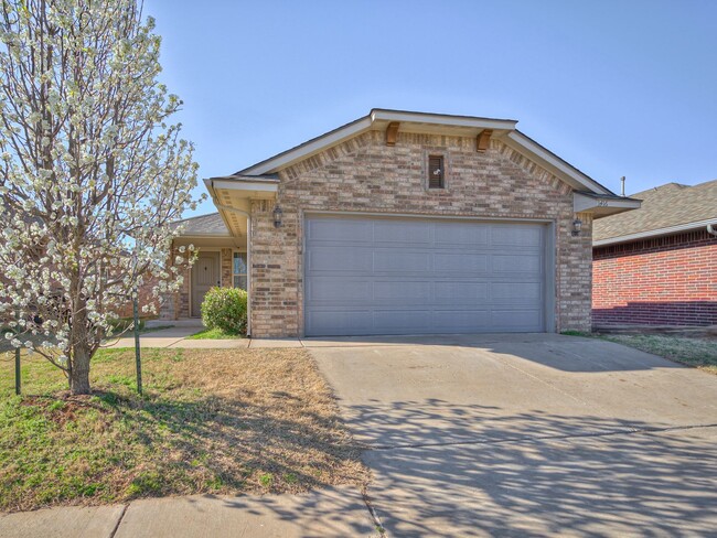 Building Photo - Newer Home in OKC