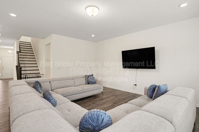 Building Photo - 162 Aspire Cir