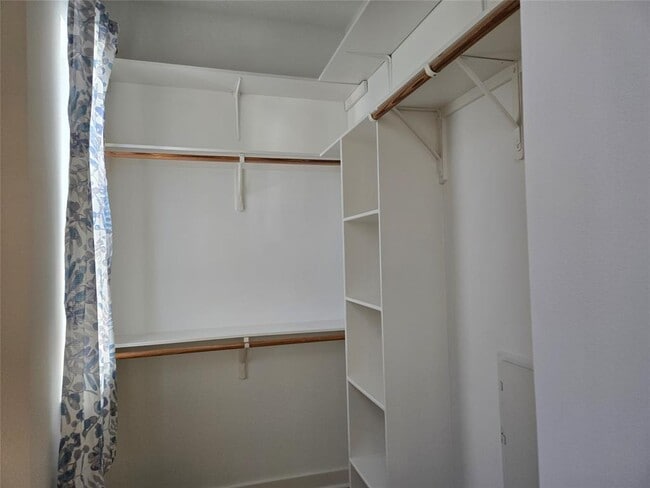 Building Photo - 6000 S Congress Ave