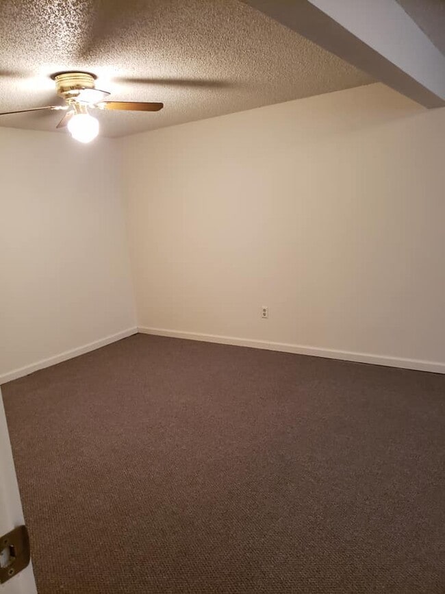 Building Photo - 1370 N Riverbend Dr