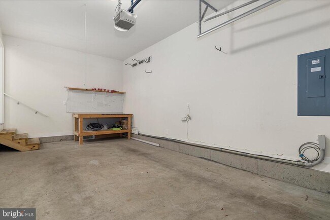 Building Photo - 132A Pineview Ave