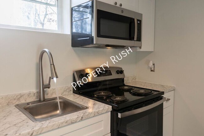 Building Photo - 2290 Malibu Dr SE