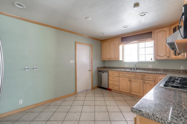 Building Photo - 4754 Bret Harte Ct