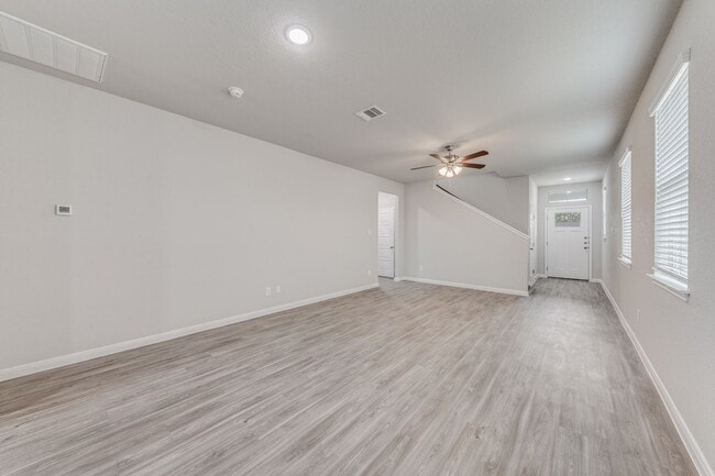 Building Photo - Gorgeous 3/2.5 on cul-de-sac in Cibolo wit...
