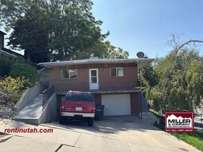 Building Photo - Charming Duplex For Rent!!