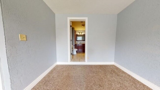 Building Photo - 203 E Cole Rd