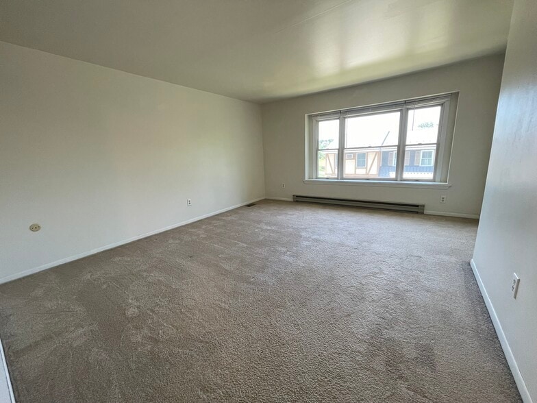 Building Photo - 433 Cedarcrest Dr