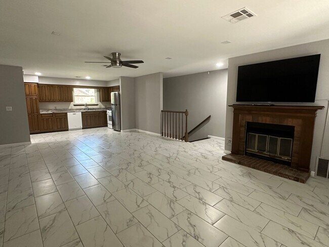 Building Photo - 2 bedroom/2 bath 2nd Floor Condo