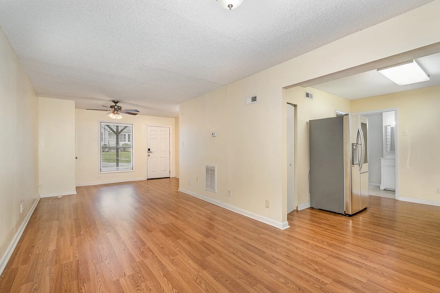 Building Photo - Room in Duplex on Spring St