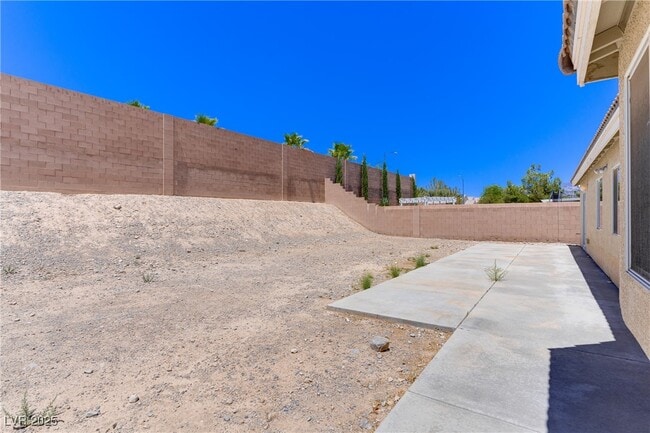 Building Photo - 10225 Clarks Creek St