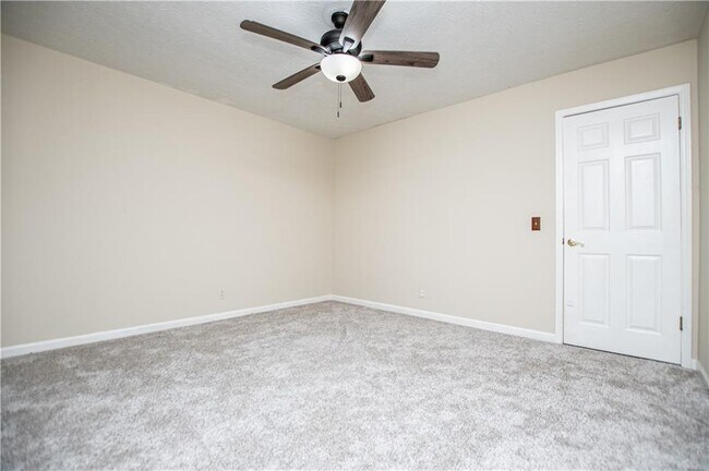 Building Photo - 1499 Stonington Ct
