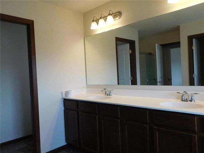 Building Photo - 7636 Oakridge Trail