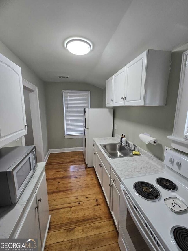 Building Photo - 402 Meriwether St