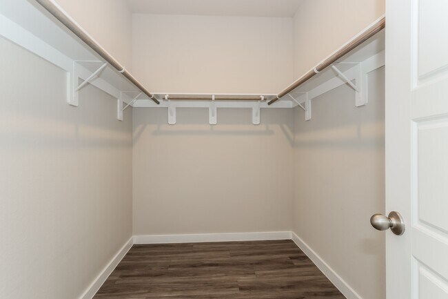 Building Photo - 18306 W Centro Cir