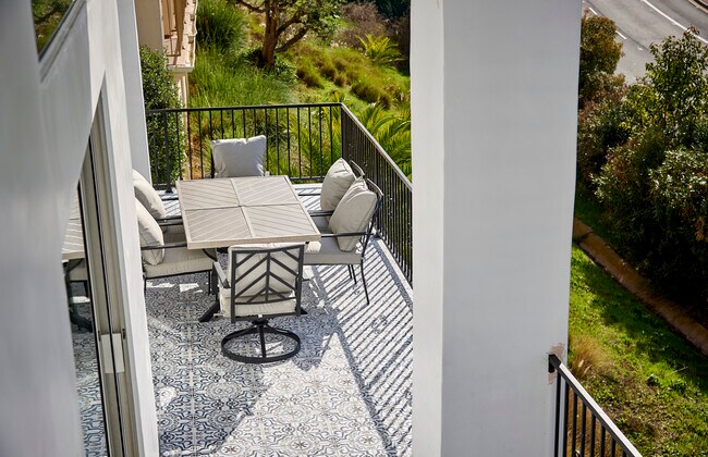 Building Photo - 7080 Via del Mar