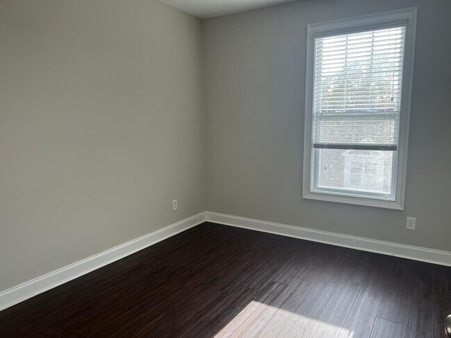 Building Photo - 523 Balsam Fir Dr