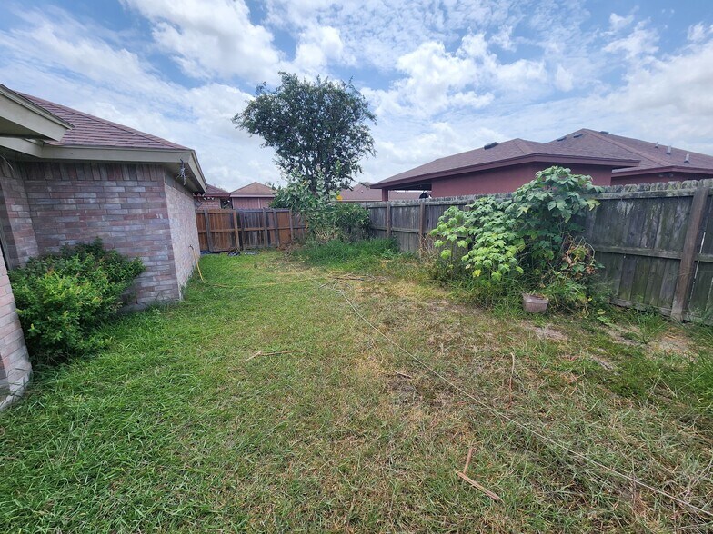 Building Photo - 6148 Guadalupe River St
