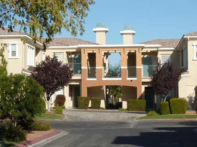 Building Photo - Gorgeous Summerlin 2 Bedroom, 2 Bathroom C...
