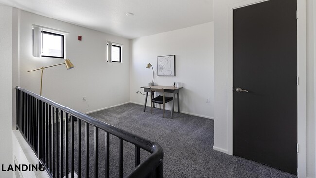 Building Photo - 1001 E Playa Del Norte Dr