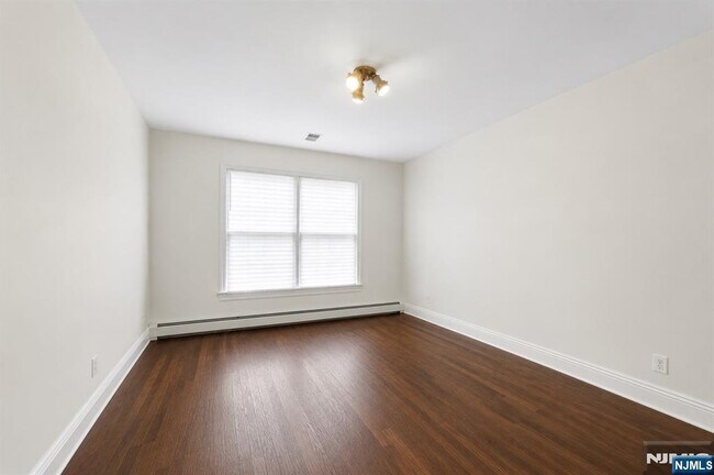 Building Photo - 122 Helen Ct