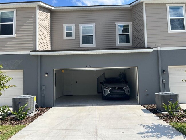 Building Photo - 9815 Walkway Dr