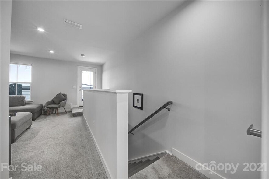 Building Photo - 436 W Tremont Ave