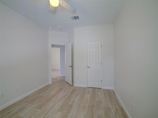 Building Photo - 1016 Zeus Cir
