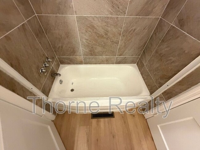 Building Photo - 1004 Moore St