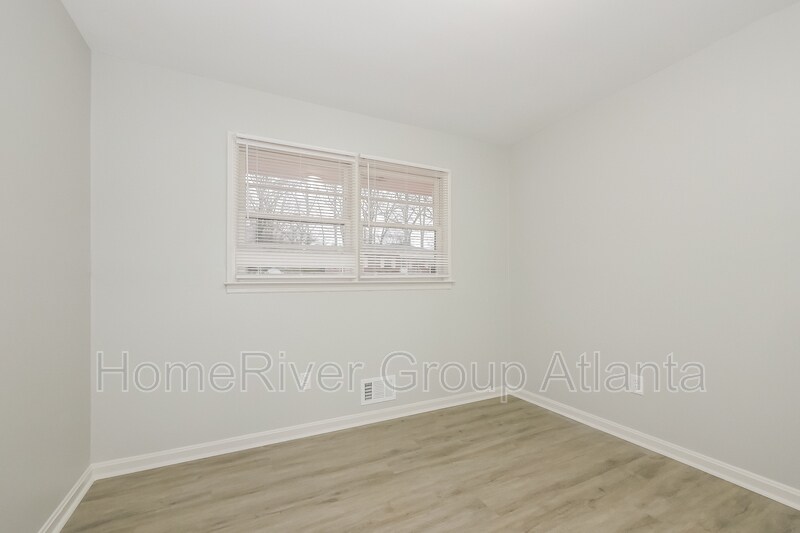 Building Photo - 506 Shady Ln Dr