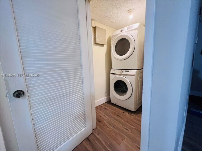 Building Photo - 7060 NW 173rd Dr