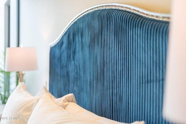 Building Photo - 6587 N Palmeraie Blvd