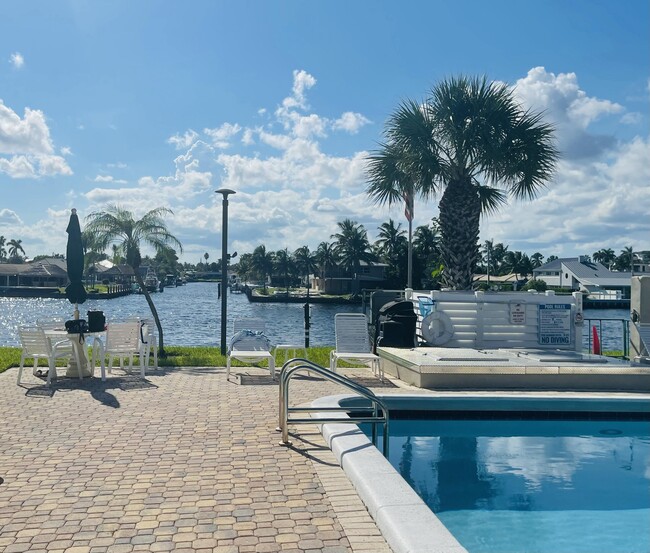 Building Photo - 1237 Hillsboro Mile