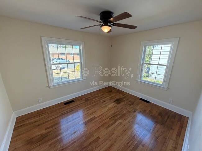 Building Photo - 1021 Russell St