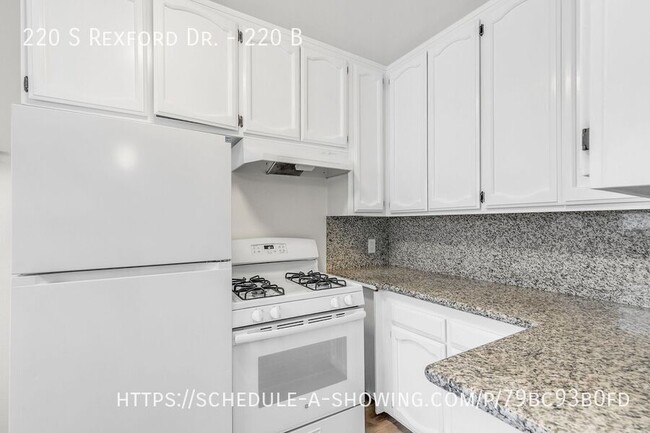 Building Photo - 220 Rexford Dr