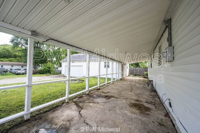 Building Photo - 126 Lewis Dr