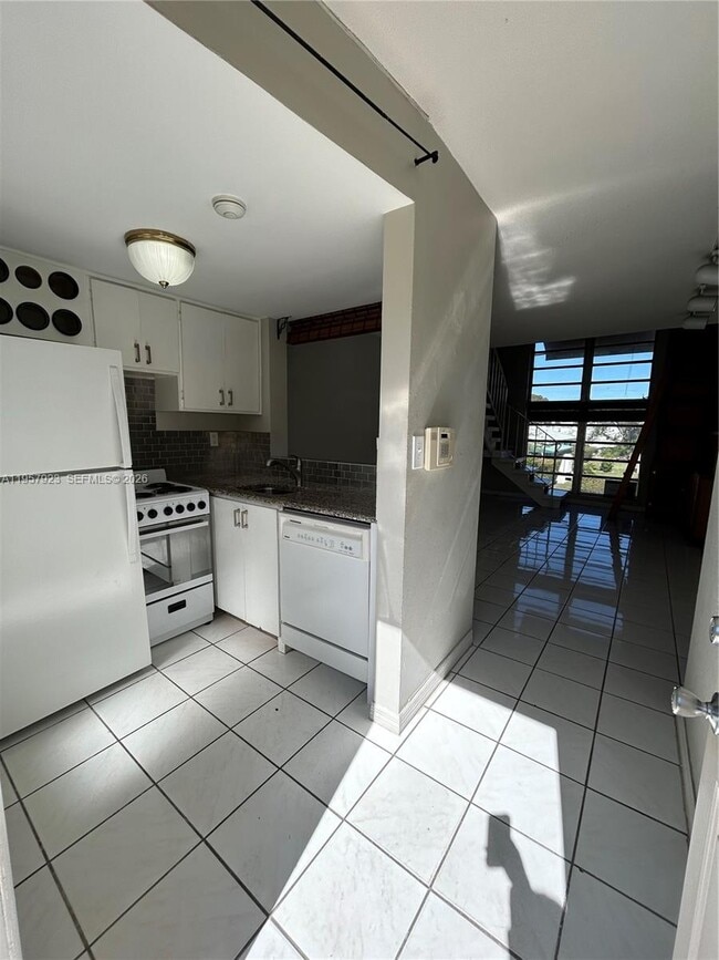 Building Photo - 234 Antiquera Ave