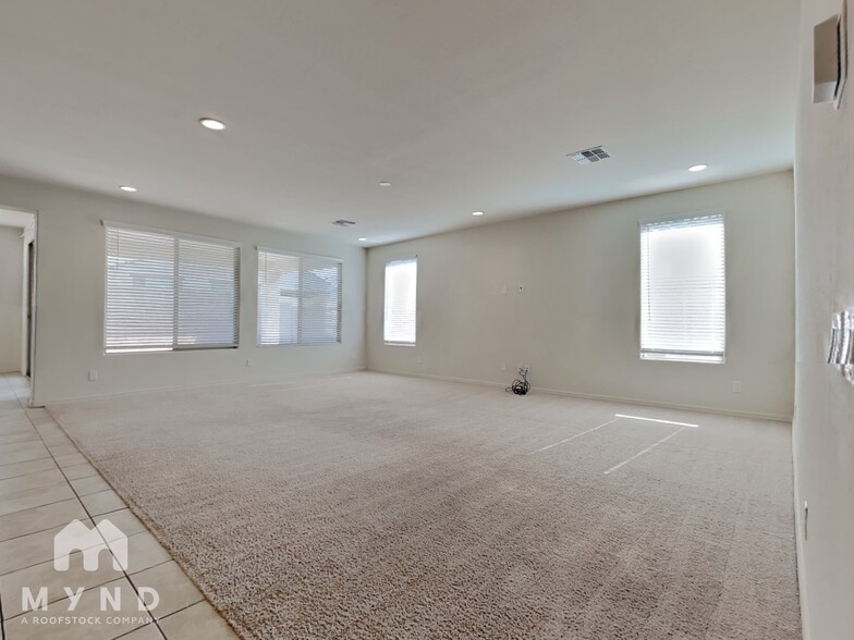 Building Photo - 8756 W Rancho Dr