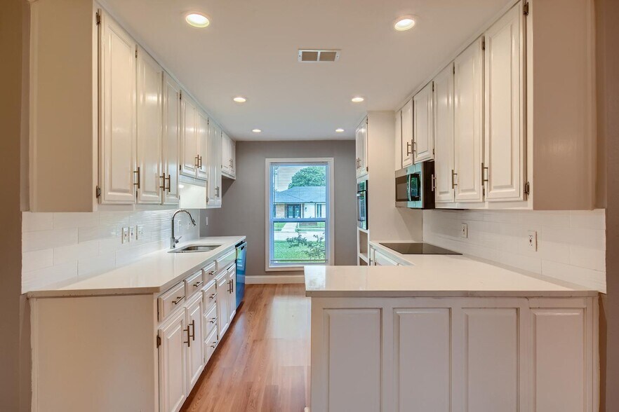 Building Photo - Welcoming single-story Plano home near Lib...